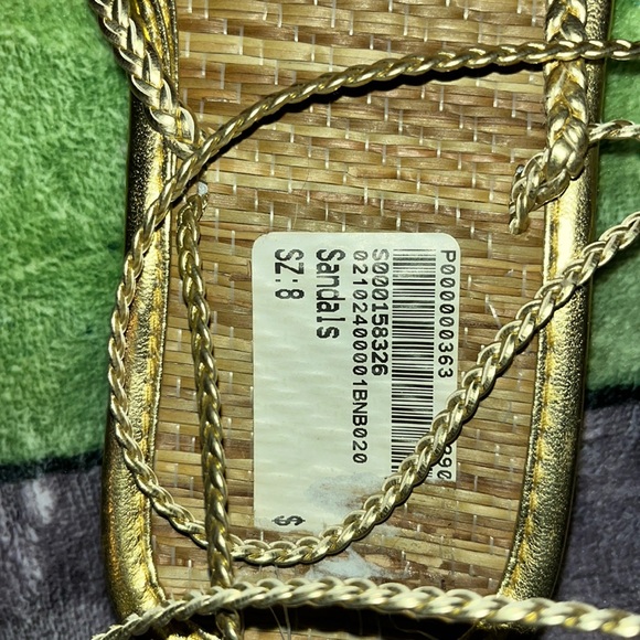 #314–Size 8 ladies sandals with gold straps lace up around leg. Brand ? - Picture 6 of 8